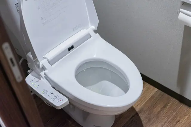 トイレ便器内の落ちない尿石はサンポールで徹底洗浄！